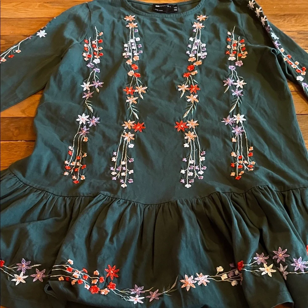 ASOS Petite Dark Green Floral Embroidered Long Sleeve Top - Picture 3 of 5